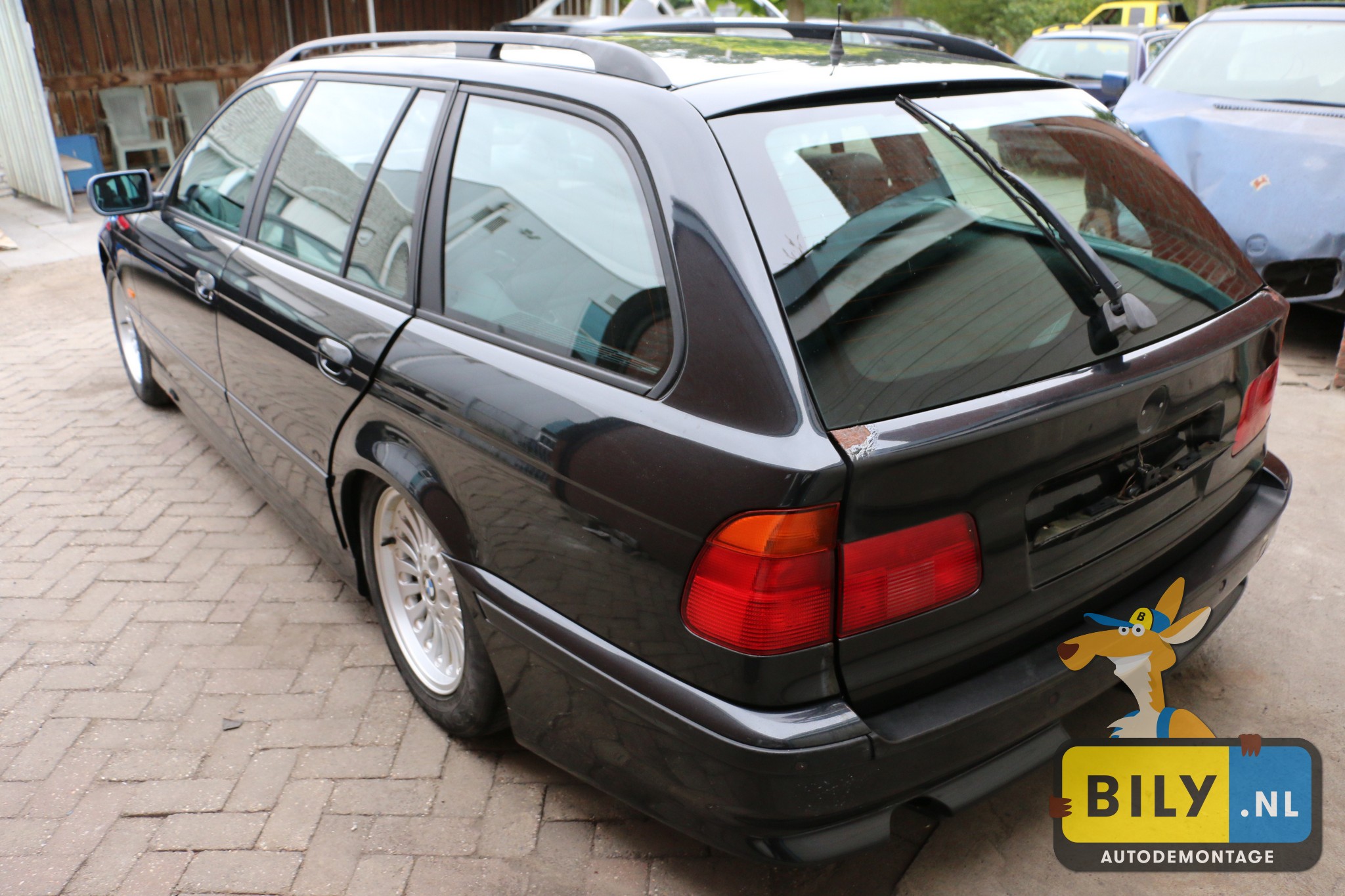 BMW E39 540i touring M62TU black saffier metallic - Afbeelding 3