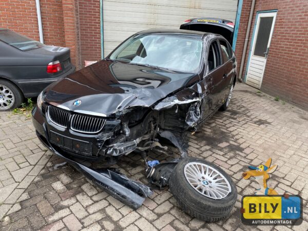 BMW E90 325i N52 Black-sapphire metallic