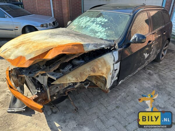 E91 330D N57 Black saffier metallic