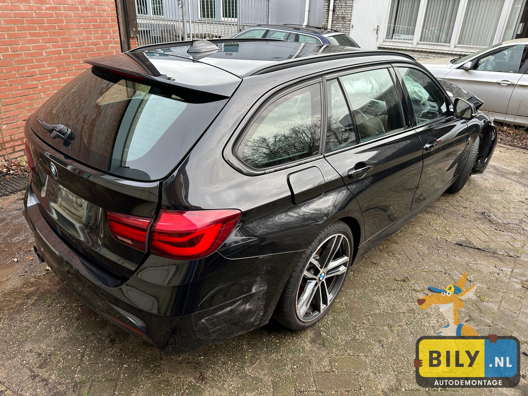 F31 320i B48M Black-sapphire metallic - Afbeelding 4