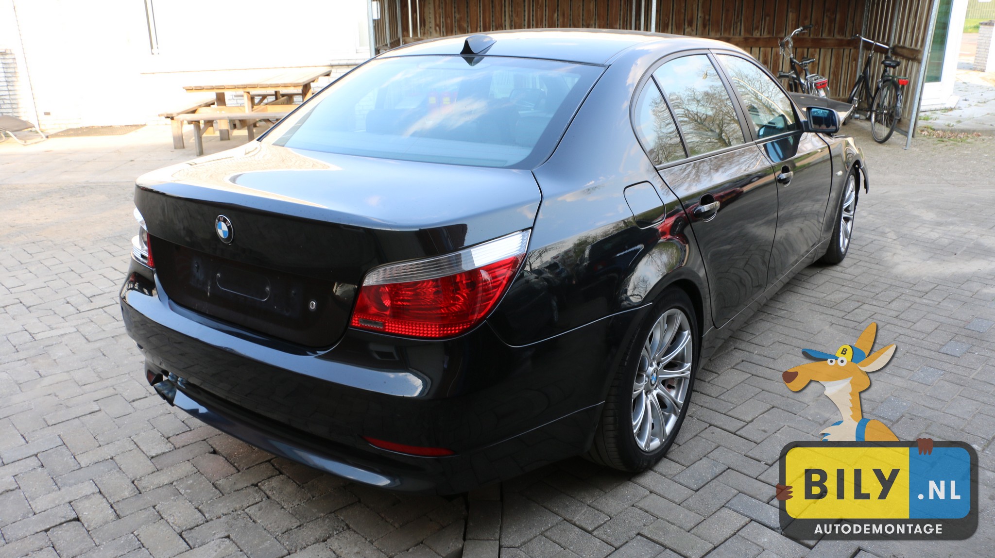 BMW E60 525D M57N black sapphire metallic - Afbeelding 4