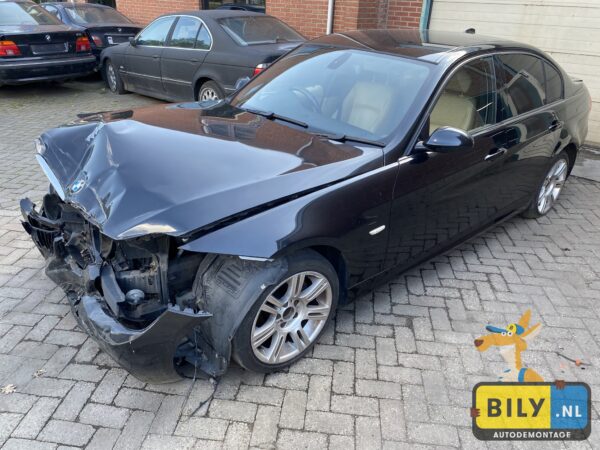 BMW E90 320D M47N2 Black-sapphire metallic