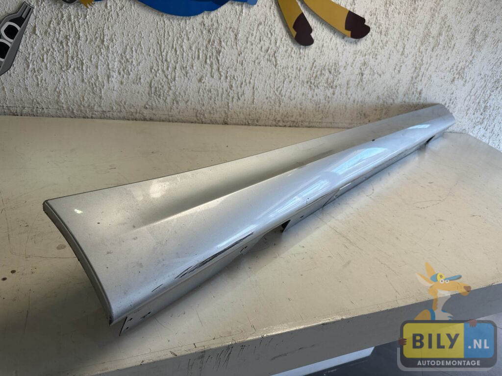 BMW E91 LCI sideskirt rechts titan zilver