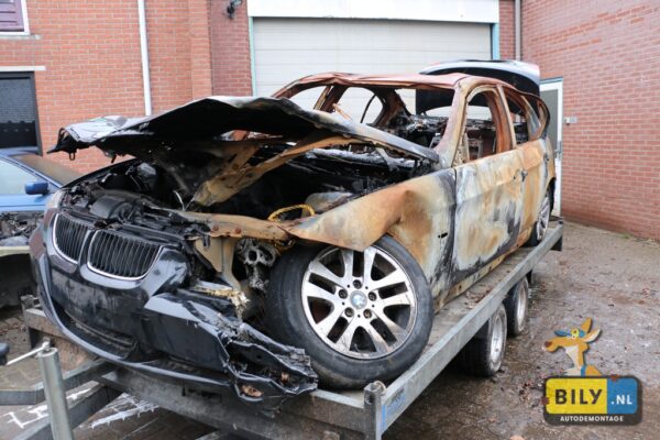 BMW E90 318D M47N2 black saffier metallic