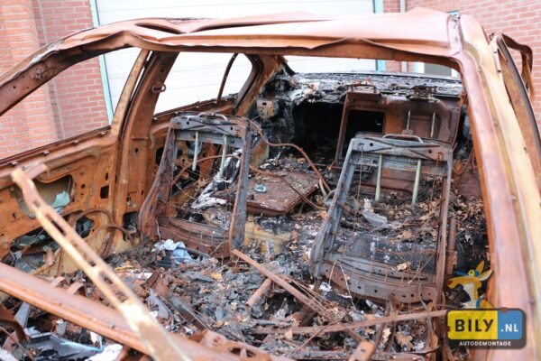 BMW E90 318D M47N2 black saffier metallic